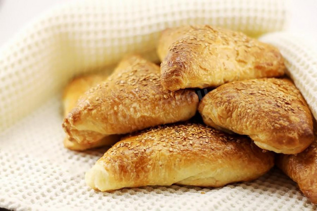 Samsa from puff pastry with chicken