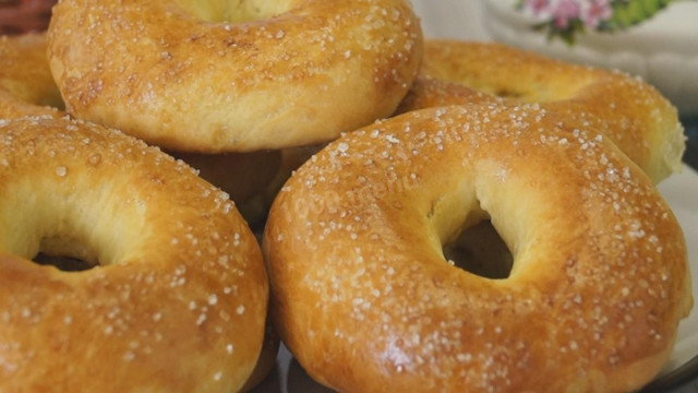 Fluffy soft bagels