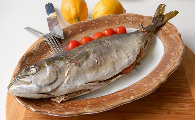 Baked lacedra with cherry tomatoes