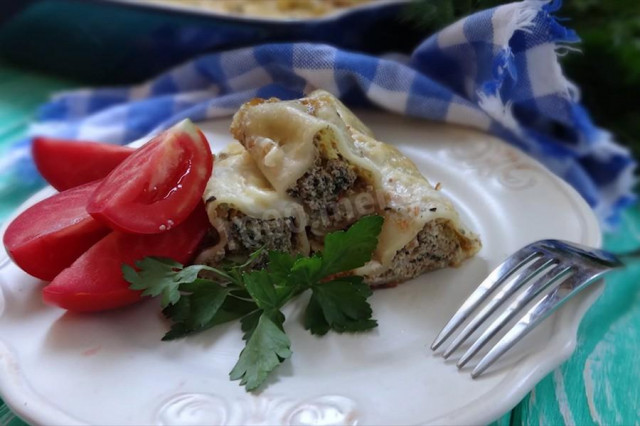 Cannelloni with spinach and shrimp with bechamel sauce