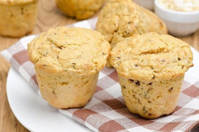 Chickpea muffins with paprika and dried onions