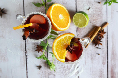 Non-alcoholic mulled wine with juice