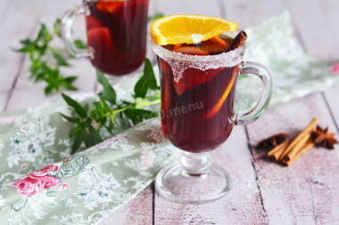 Non-alcoholic mulled wine with juice