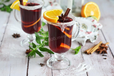 Non-alcoholic mulled wine with juice