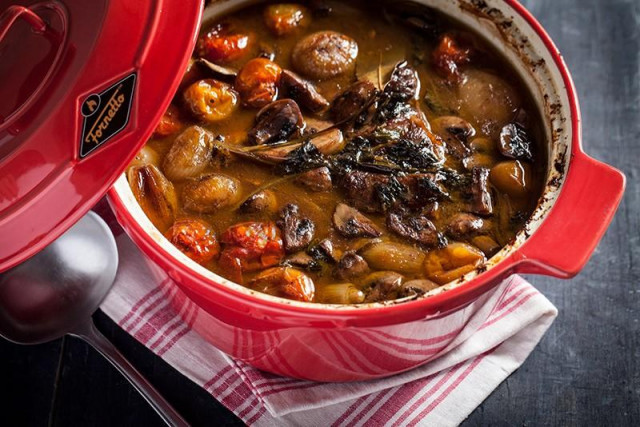 Braised beef shank in red wine with vegetables