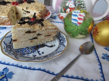 Cake with cottage cheese cakes and prunes