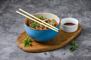 Chicken with buckwheat noodles