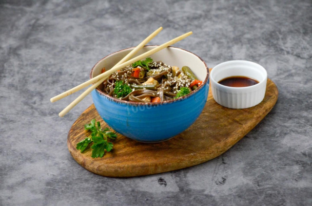 Chicken with buckwheat noodles