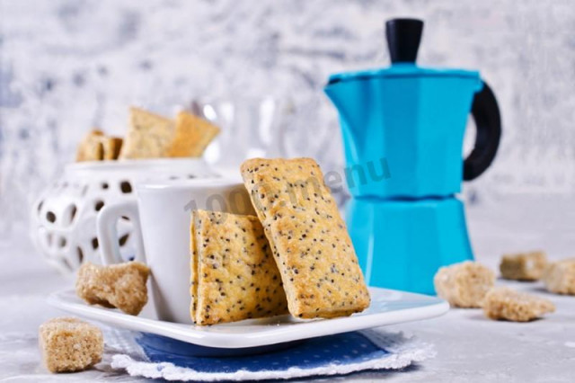 Dough cakes with poppy seeds