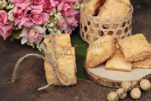 Puff pastry puffs with sugar