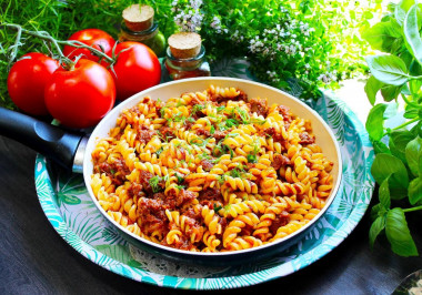 Navy pasta in a frying pan with stew