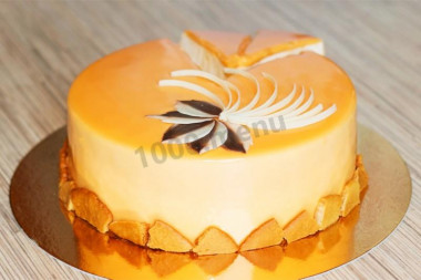 Honey mousse cake with mirror glaze