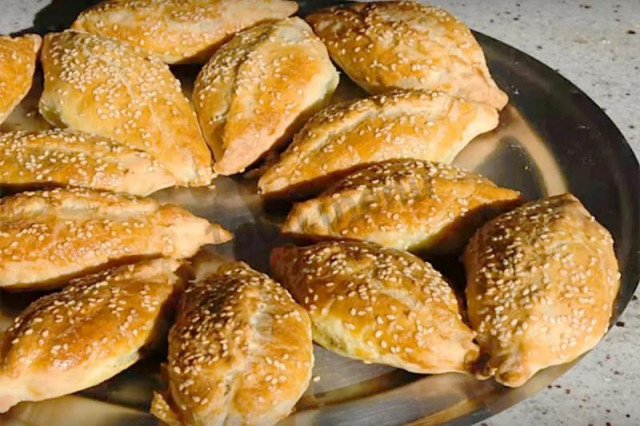 Liver pies, potatoes and onions