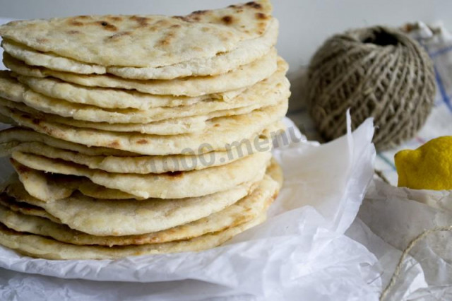 Cheese pita bread at home