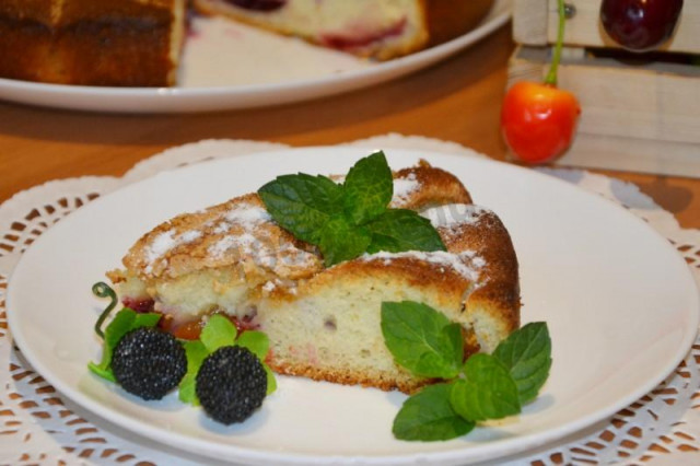 Aspic pie with plums