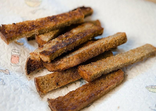 Crackers of black rye bread with salt