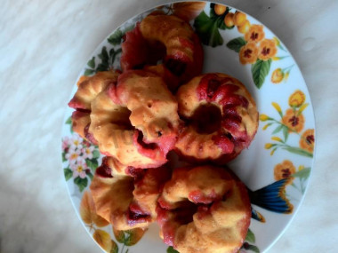 Strawberry cupcakes with coconut chips