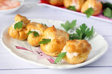 Snack profiteroles with unsweetened filling