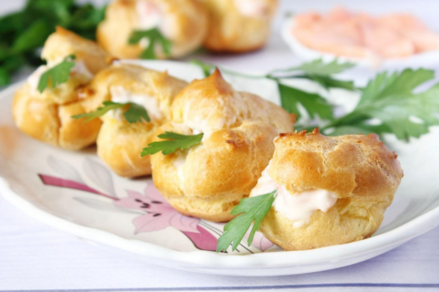 Snack profiteroles with unsweetened filling