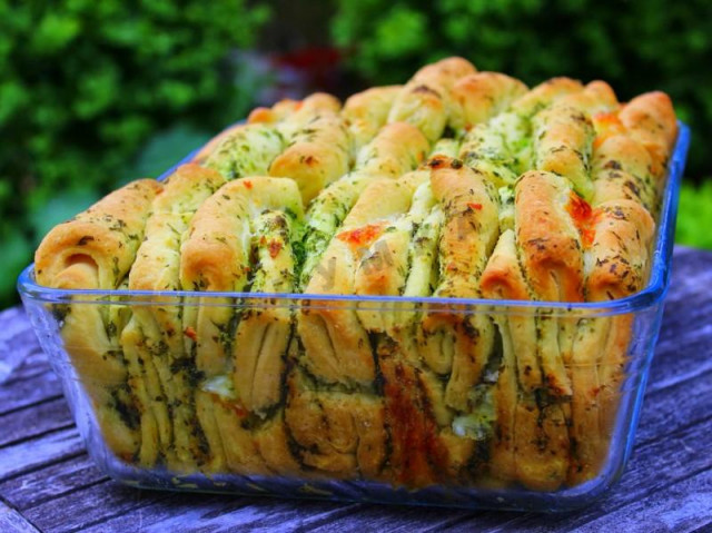 Accordion bread with mozzarella and herbs