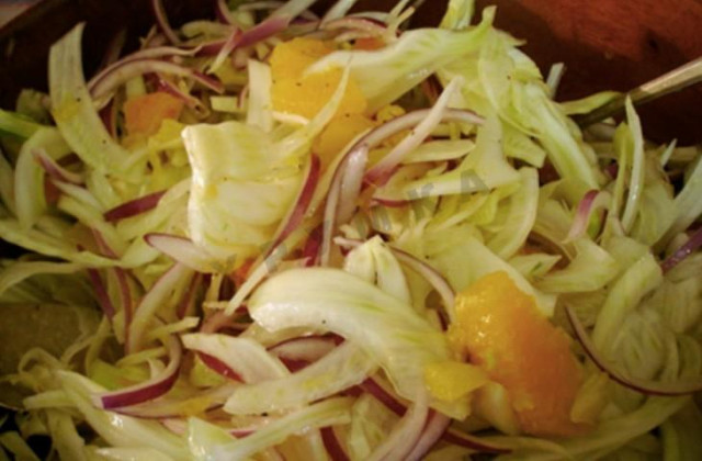 Salad with fennel, red onion and oranges