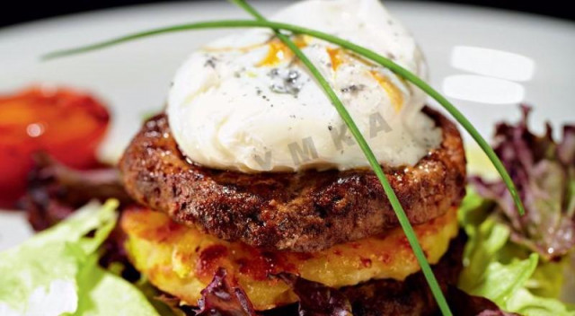 Chopped Hey bulldog steak with potato gratin