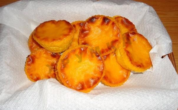 Carrot cupcakes with cottage cheese