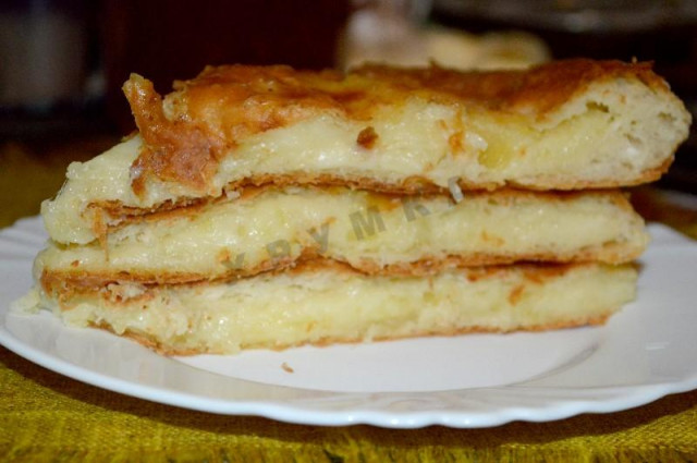 Ossetian pie with potatoes and suluguni