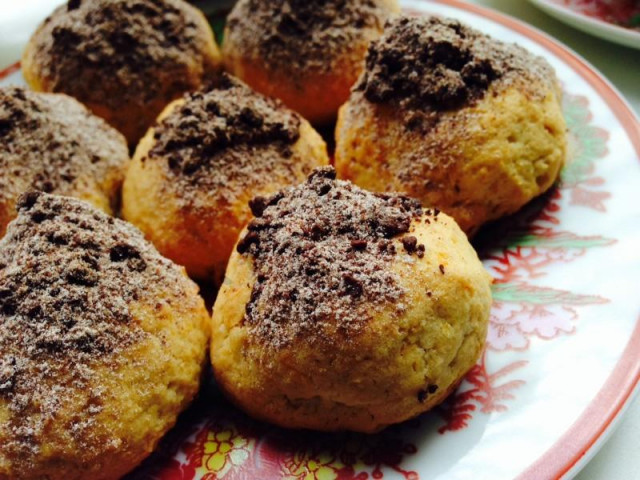 Shortbread cookies with pumpkin and chocolate