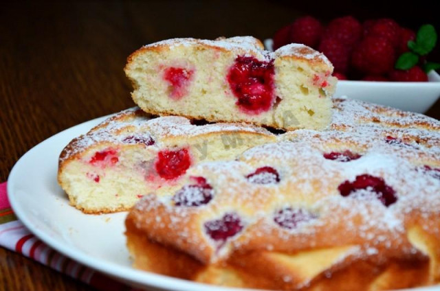 Raspberry sponge cake