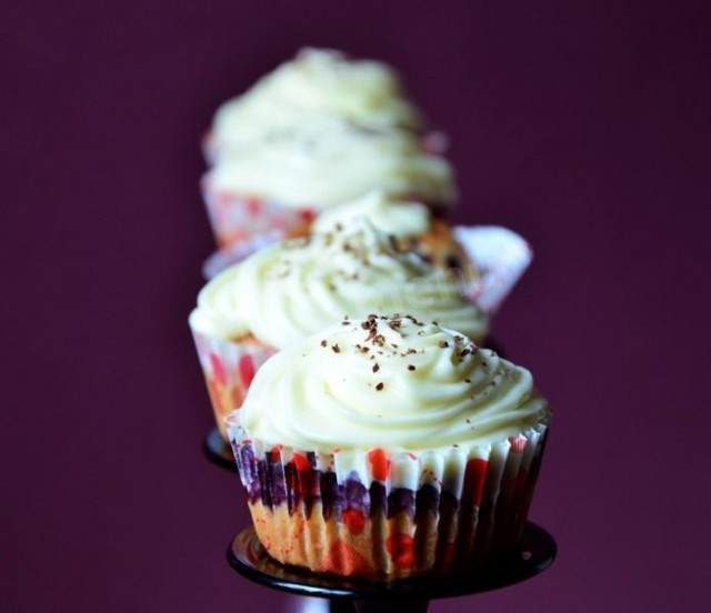 Sour cream muffins with blueberries