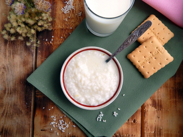 Liquid rice porridge with milk