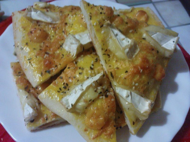 Thin focaccia with cheese