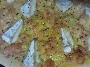 Thin focaccia with cheese