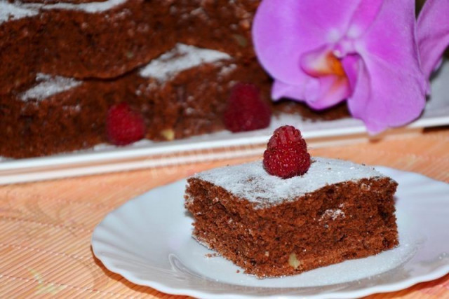 Chocolate pie with walnuts