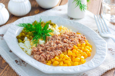 Tuna and corn salad