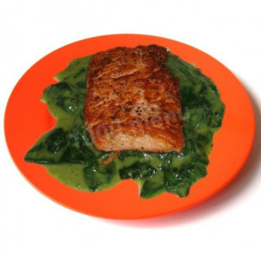 Salmon with spinach in cream sauce