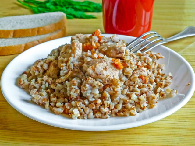 Buckwheat with chicken in a slow cooker