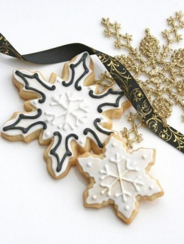 Snowflake New Year cookies