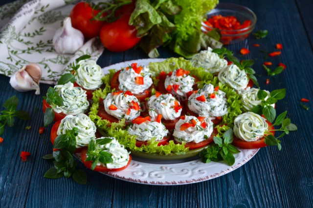 Appetizer tomatoes with cheese and garlic