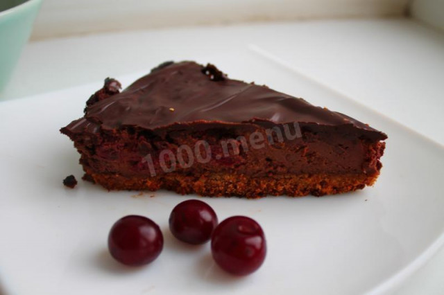 Chocolate cheesecake on cherry cookies