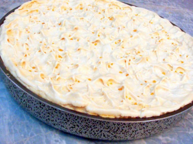 Pineapple meringue pie