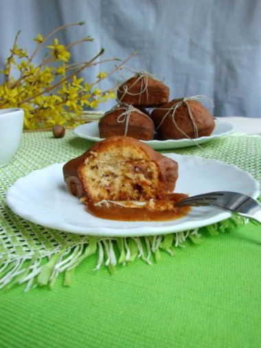 Caramel cupcakes with hazelnut praline