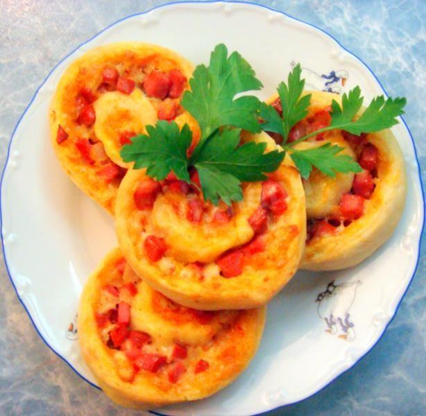 Cheese dough pizza rolls