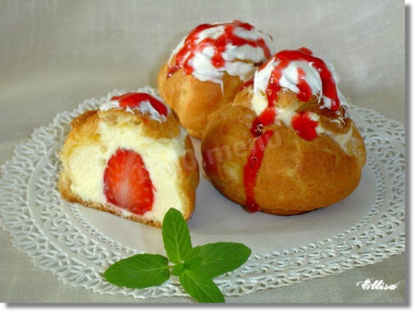 Custard cakes with cottage cheese cream