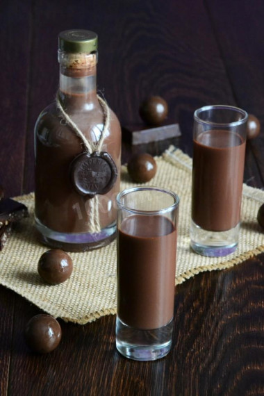 Homemade chocolate liqueur