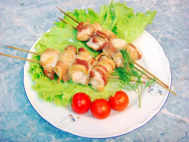 Chicken kebab in bacon