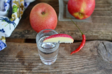 Apple moonshine at home