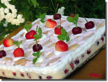 Dessert cake