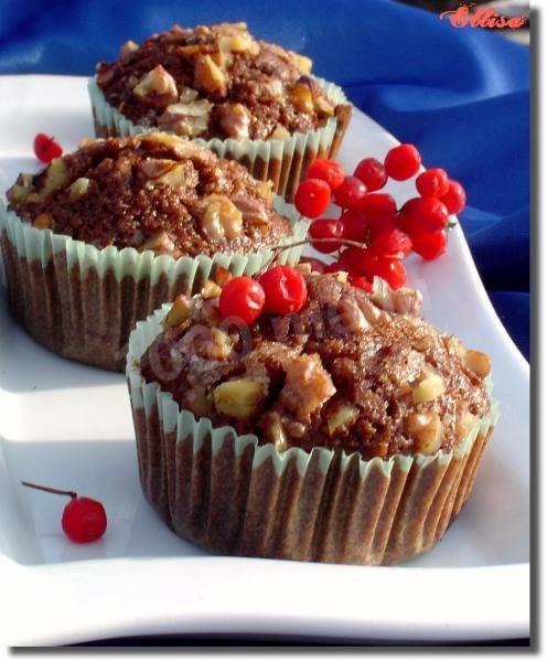 Pumpkin cupcakes with nuts and cinnamon